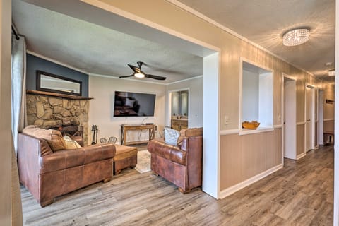 2 Mi to Skiing! Resort-Style Beech Mountain Condo Apartment in Beech Mountain