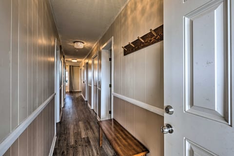 2 Mi to Skiing! Resort-Style Beech Mountain Condo Apartment in Beech Mountain