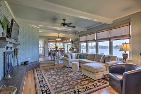 Quiet Lakefront Retreat w/ Boat Ramp & 2 Docks House in Leesville