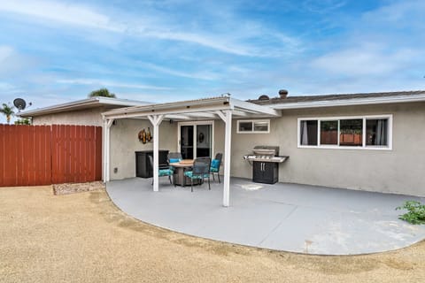 San Marcos Home w/ Patio & Grill - Walk to Lake! House in Lake San Marcos