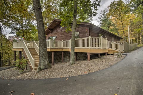 Deck w/ Private Hot Tub: James Creek Cabin Cottage in Raystown Lake