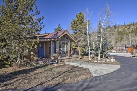 6 Mi to Slopes! Mtn-View Breck Gem w/ Resort Perks House in Summit County