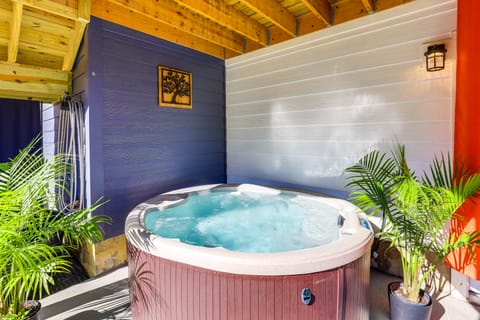 Hot Tub & Fire Pit: Chic Asheville Oasis House in Asheville