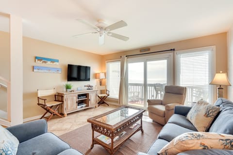 2-Story Beachfront Condo in PCB w/ Community Pool! Apartment in Sunnyside