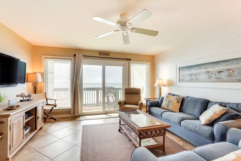 2-Story Beachfront Condo in PCB w/ Community Pool! Apartment in Sunnyside