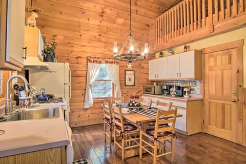 Rustic Rothbury Cabin w/ Resort Amenity Access! House in Wisconsin
