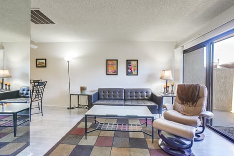 Walk to Dtwn Palm Springs: Condo w/ Pool Access Apartment in Palm Springs