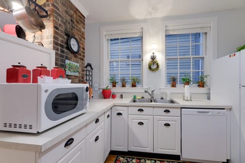 Riverfront Studio w/ Private Patio & Garden! Apartment in Ohio