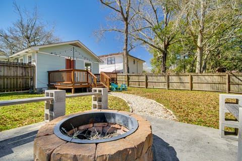 1 Mi to Gulf Coast! Couples Retreat in Long Beach Cottage in Long Beach