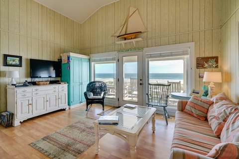 Peaceful 'Cottage By The Sea' Oceanfront Home! House in Topsail Beach
