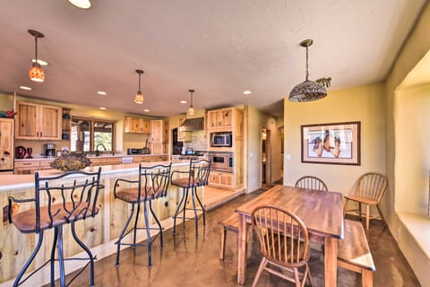 Luxe Twin Lakes House w/ Mountain & Lake Views! House in Colorado