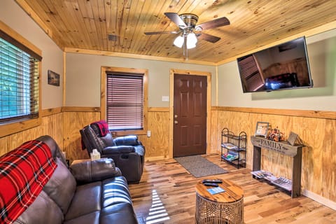 Silver Creek Cabin w/ Hiking < 1 Mi to Town! House in Beattyville