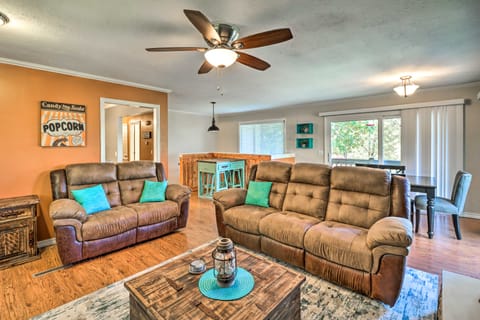 Family-Friendly Lakeview Home w/ Private Yard House in Lakeview