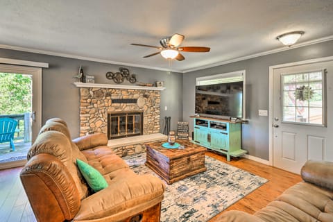 Family-Friendly Lakeview Home w/ Private Yard House in Lakeview