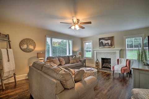 Idyllic Getaway w/ Deck ~ 4 Mi to Dtwn Athens House in Athens