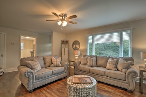 Idyllic Getaway w/ Deck ~ 4 Mi to Dtwn Athens House in Athens