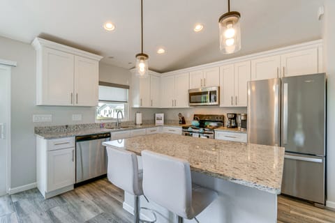 Newly Built Home 8 Mi to Fisherman's Village House in Port Charlotte