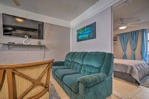 Sun-Filled Condo w/ Lanai Near Waikiki Beach! Apartment in Honolulu