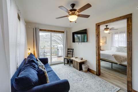 Hilltop Hideaway w/ Scenic Views & Hot Tub! Cottage in West Jefferson