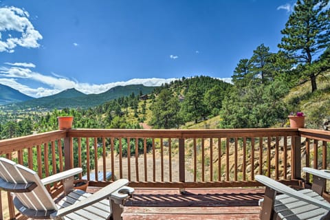 Idyllic Cabin w/ Grill & Panoramic Mtn Views! House in Estes Park