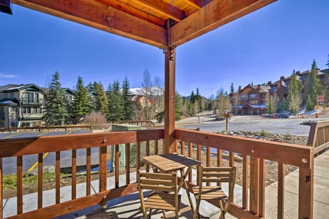 Snowflake Peak 8 Retreat: Ski-In/Out & Trailhead Apartment in Breckenridge