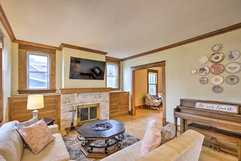 Historic Cumberland Home on Beaver Dam Lake! House in Wisconsin