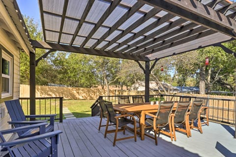 Sip, Stay & Gather! Vintage Hill Country Bungalow House in Fredericksburg