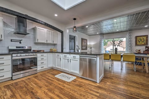 Sip, Stay & Gather! Vintage Hill Country Bungalow House in Fredericksburg