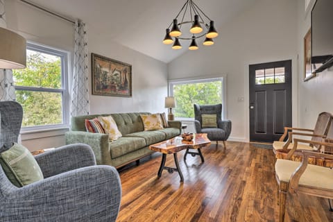 Sip, Stay & Gather! Vintage Hill Country Bungalow House in Fredericksburg