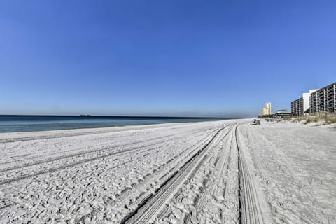 1st-Floor Resort Condo in PCB - Walk to Beach! Apartment in Panama City Beach