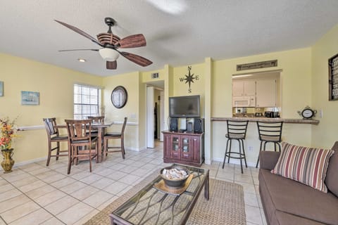 1st-Floor Resort Condo in PCB - Walk to Beach! Apartment in Panama City Beach