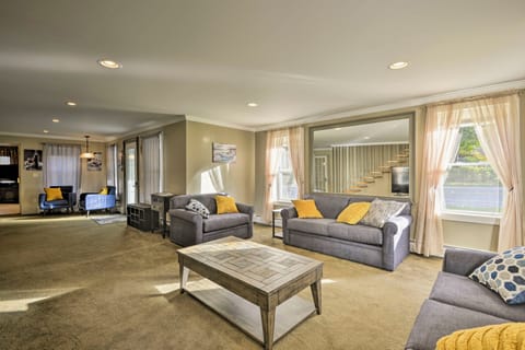 Spacious Home by Finger Lakes & Watkins Glen! House in Burdett