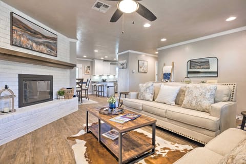 Updated 'Blue Door Haus' ~ 1 Mi to Main St! House in Fredericksburg