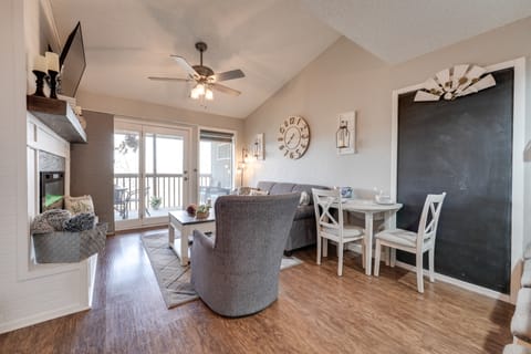 1 Mi to Silver Dollar City: Branson West Condo Apartment in Table Rock Lake