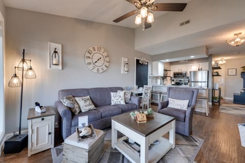 1 Mi to Silver Dollar City: Branson West Condo Apartment in Table Rock Lake