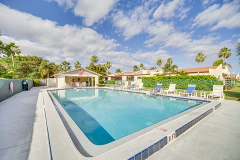 Satellite Beach Townhome w/ Patios: 2 Mi to Beach Apartment in Indian Harbour Beach