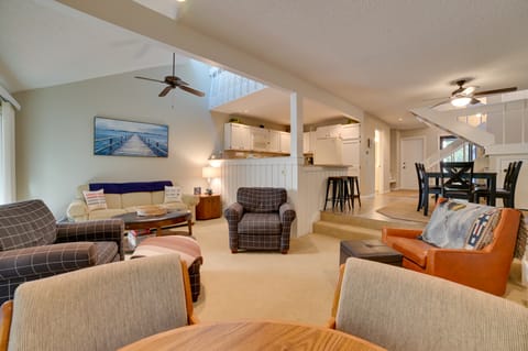 Harbor Springs Condo w/ Fireplace Near Skiing! Apartment in Michigan