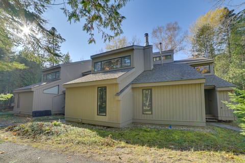 Harbor Springs Condo w/ Fireplace Near Skiing! Apartment in Michigan