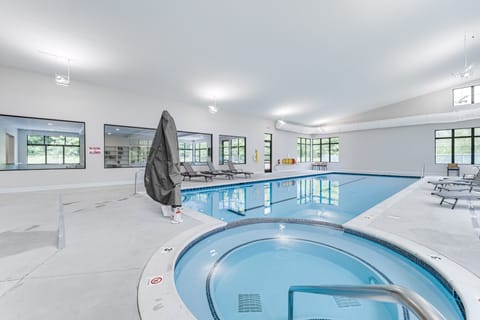 Harbor Springs Condo w/ Fireplace Near Skiing! Apartment in Michigan