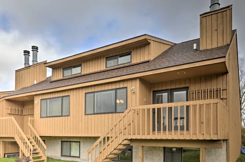 Upson Ski-In/Ski-Out, End-Unit Cabin w/ Fireplace! House in Wisconsin