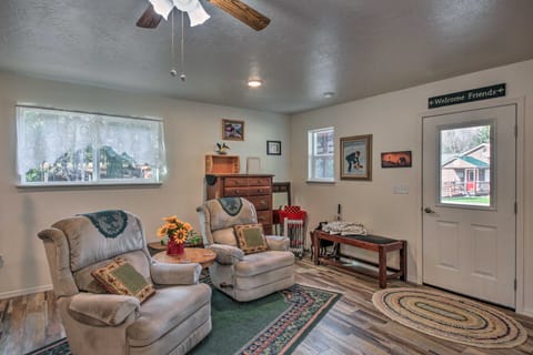 Pet-Friendly Libby Cottage w/ Mountain Views! Apartment in Idaho