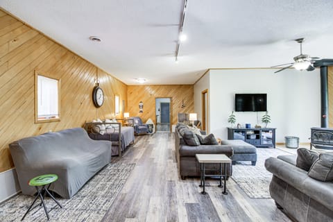 Quiet Lakefront Grand Rapids Cabin on 5 Acres House in Minnesota