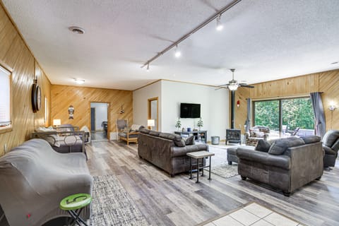 Quiet Lakefront Grand Rapids Cabin on 5 Acres House in Minnesota