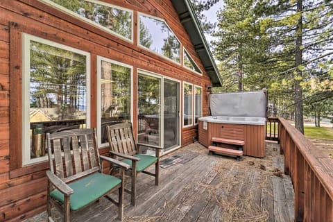 Lakeside Tahoe Getaway - Ski, Hike & Swim! House in Al Tahoe