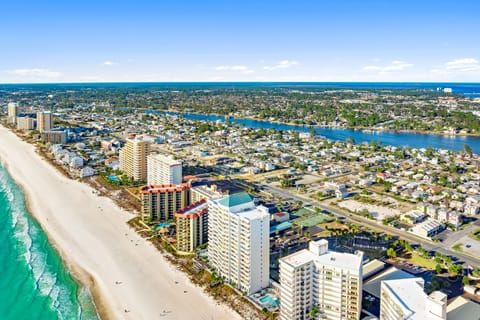 ‘The Sage’ PCB Family Getaway - Walk to Beach! Apartment in Lower Grand Lagoon
