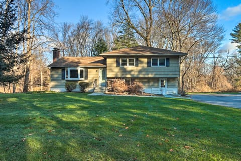 Family-Friendly Woodbury Home with Yard + Deck! House in Woodbury