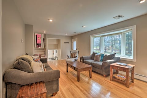 Family-Friendly Woodbury Home with Yard + Deck! House in Woodbury