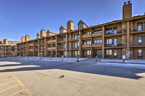 2 Mi to Skiing: Studio w/ Pool Access in Granby! Apartment in Granby