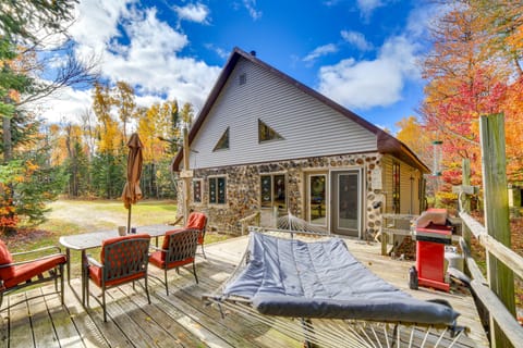 Paradise Cottage: Trail Access Nearby Cottage in Whitefish Township