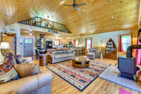 Hike, Ski & Swim: Luxury Cabin on Silver Lake! House in Adirondack Mountains